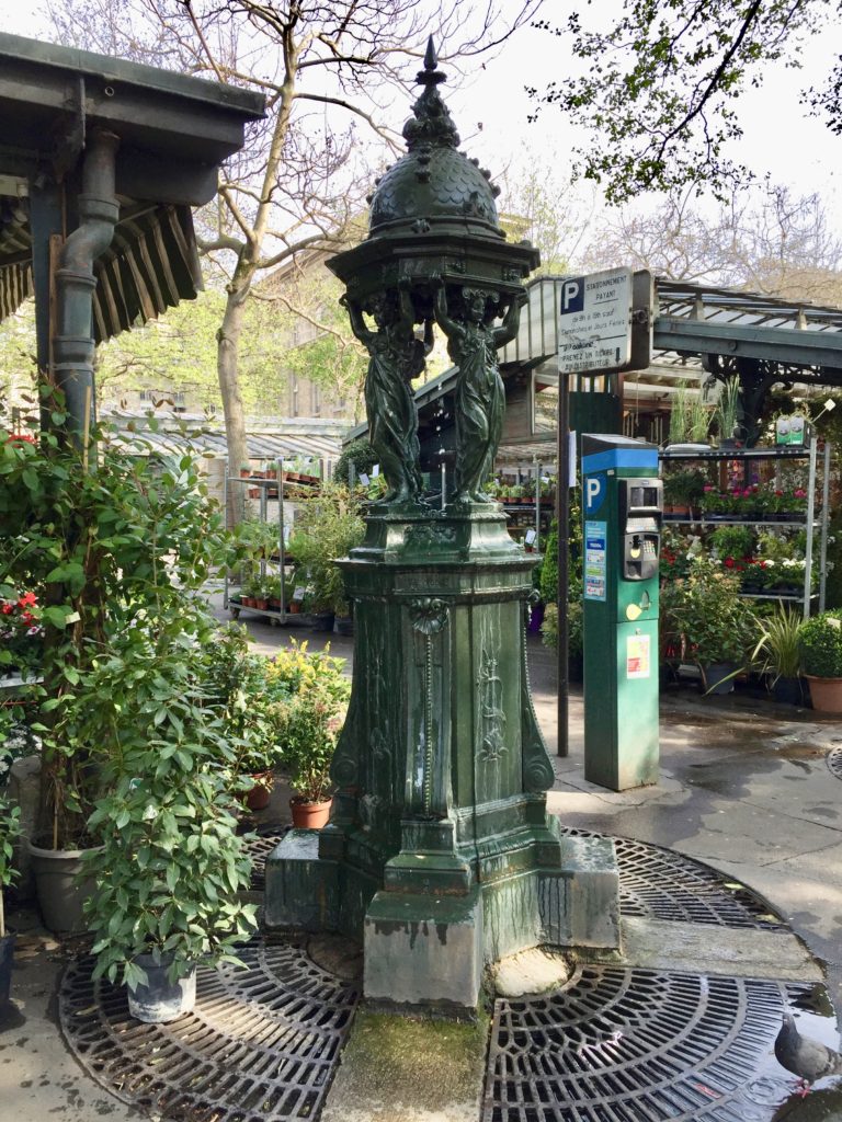 Wallace fountain Marché aux fleurs Paris