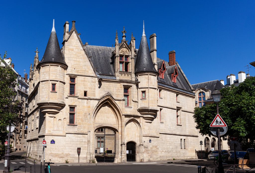 Best Library of Paris - Library Forney Hotel de Sens